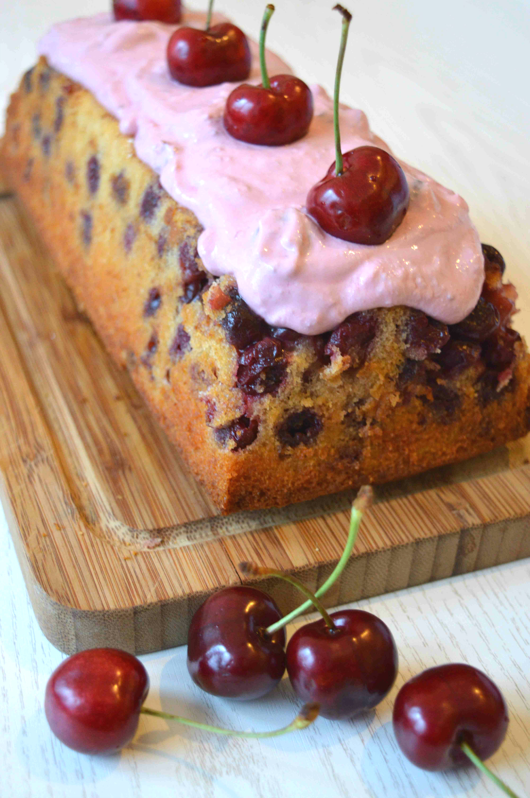 Kirsch-Zitronen-Kuchen mit Frischkäsetopping | fabelhafte-desserts.de