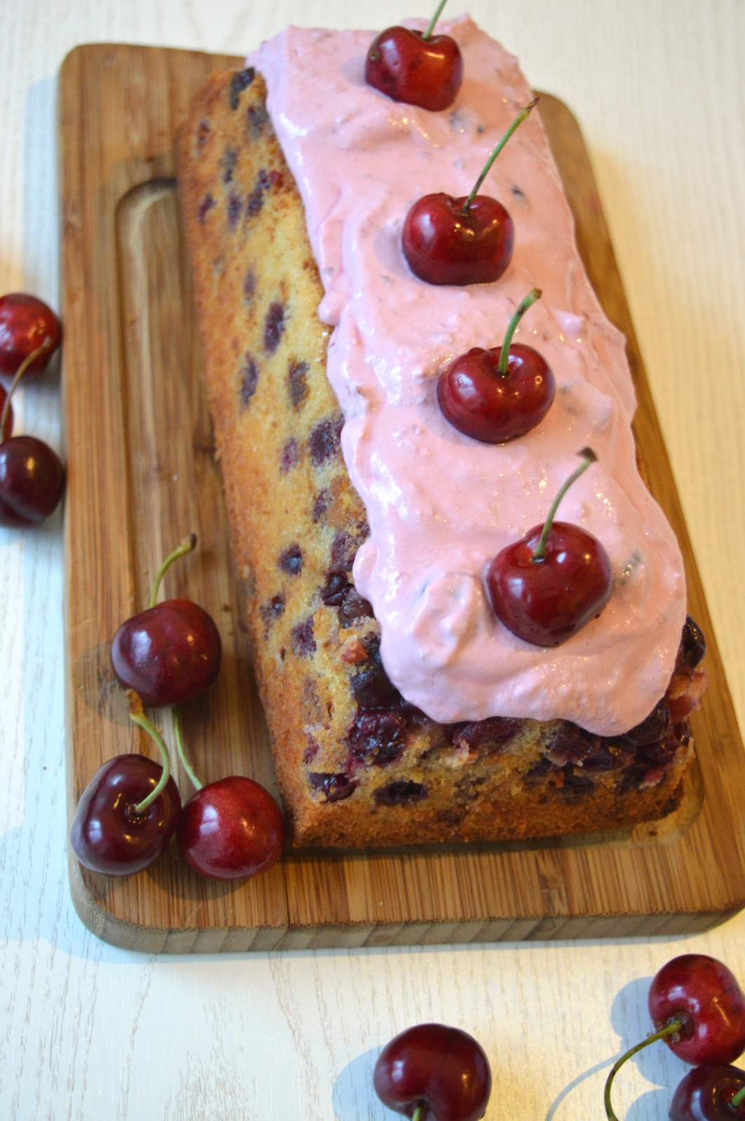 Kirsch-Zitronen-Kuchen mit Frischkäsetopping